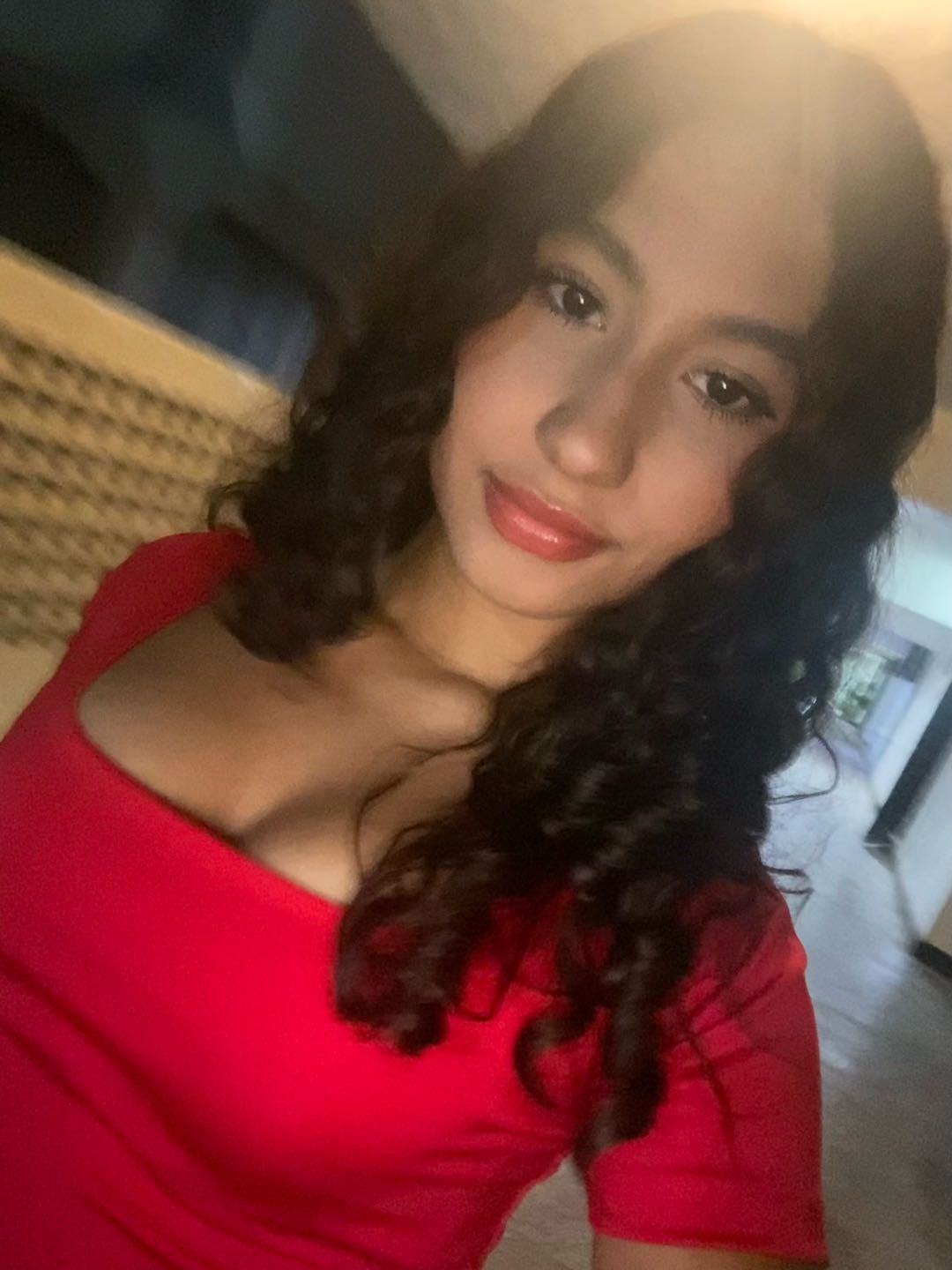 Lindura — a verified 18+ adult on camera in the video chat now