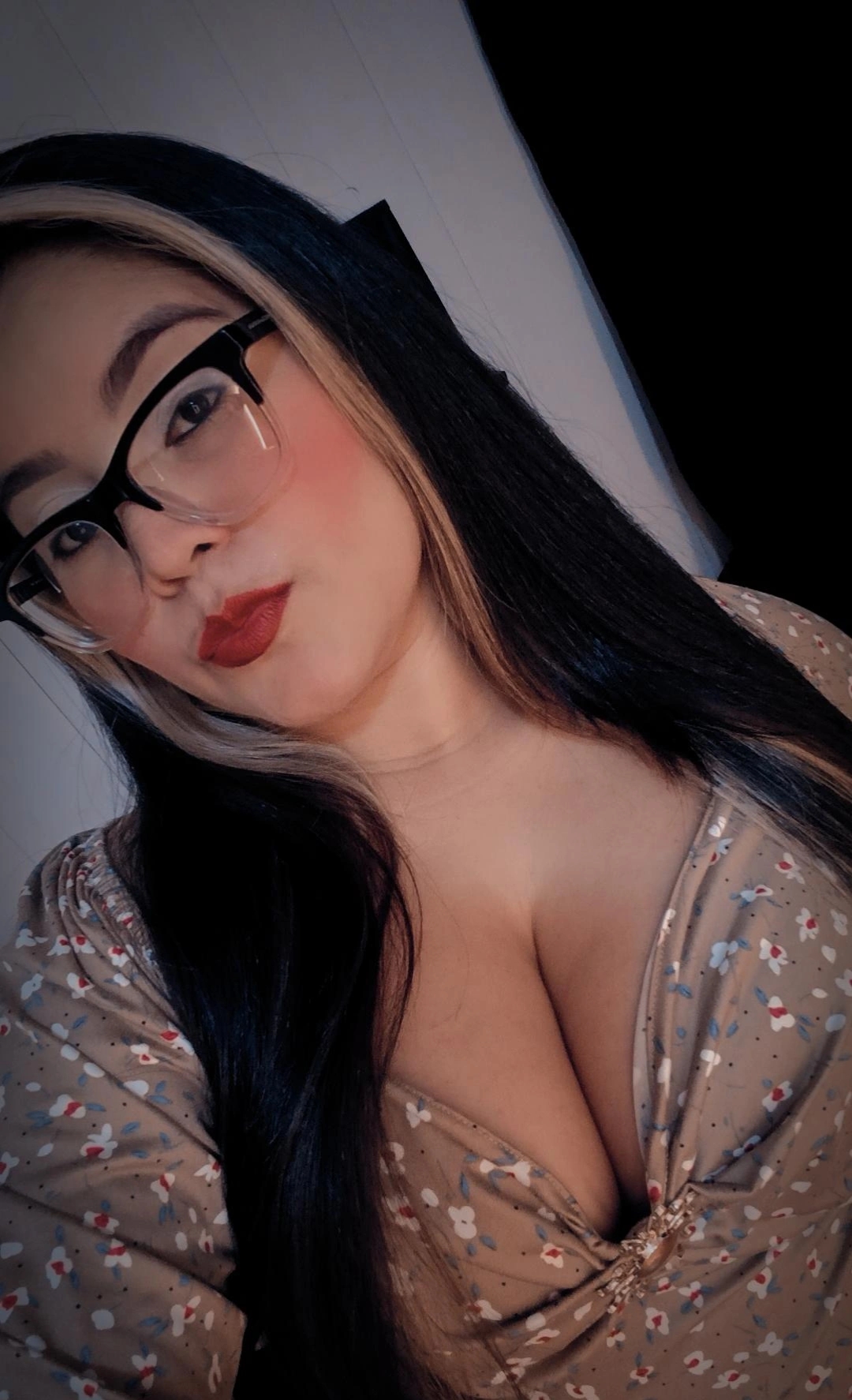 Rosita — a verified 18+ adult on camera in the video chat now