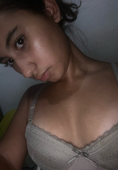 Lindura — live adult video chat partner online now